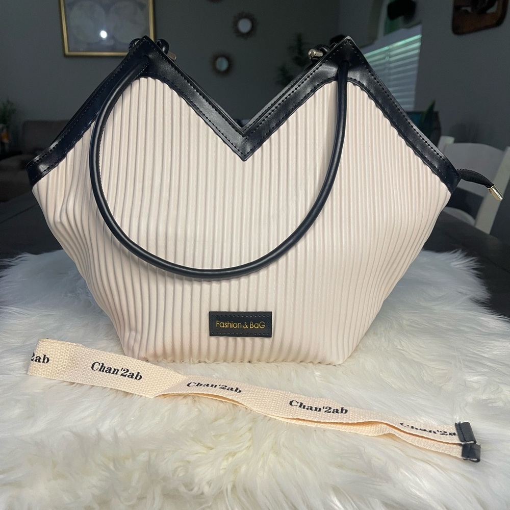 NEW Trendy Large Cream & Black Love Design Shoulder Tote Bag Purse - Picture 4 of 10